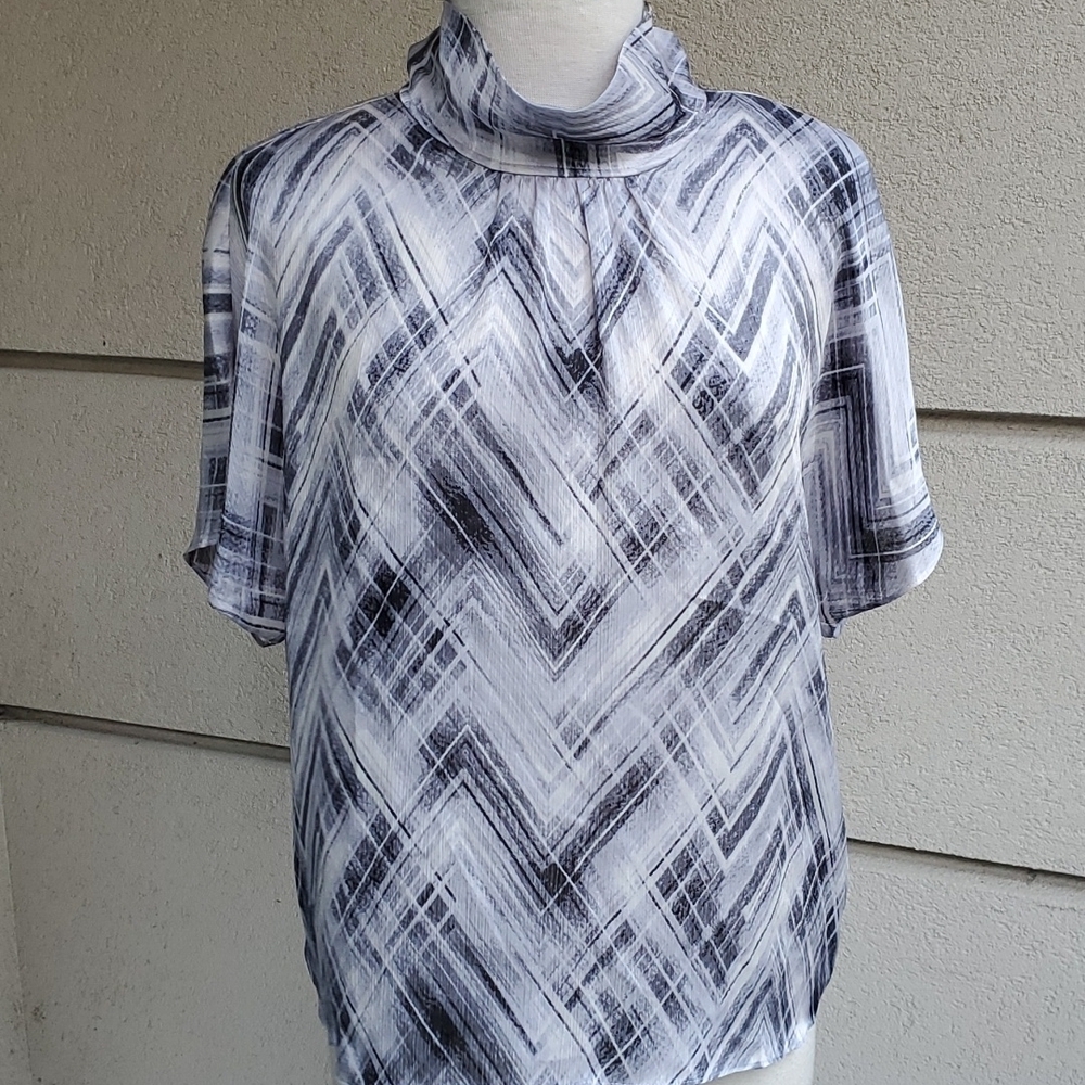 VINCE CAMUTO- SLINKY BLOUSE
